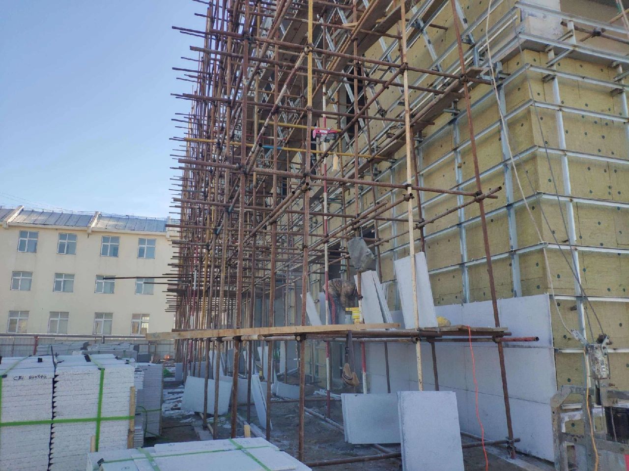 干掛石材濕貼工藝的優(yōu)缺點(diǎn)？(圖1)